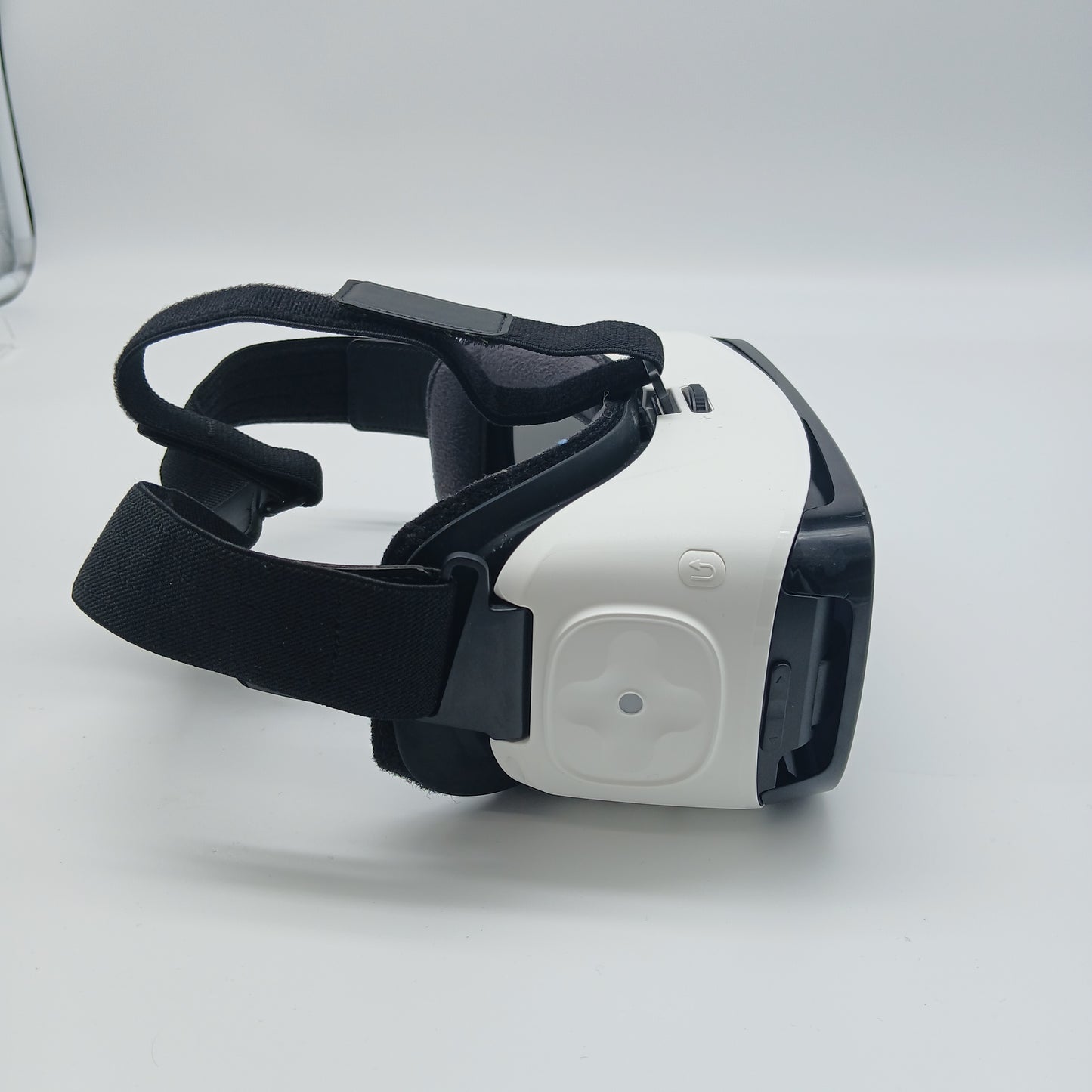 Samsung Gear VR Virtual Reality Headset SM-R322